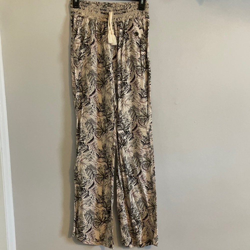 High-waisted Tropical leaf pattern, Flare Pants